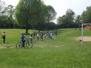 i bambini in bicicletta