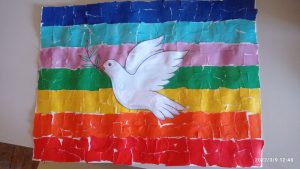 La colomba sulla bandiera con i colori della pace
