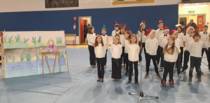 Gruppo di bambini in piedi